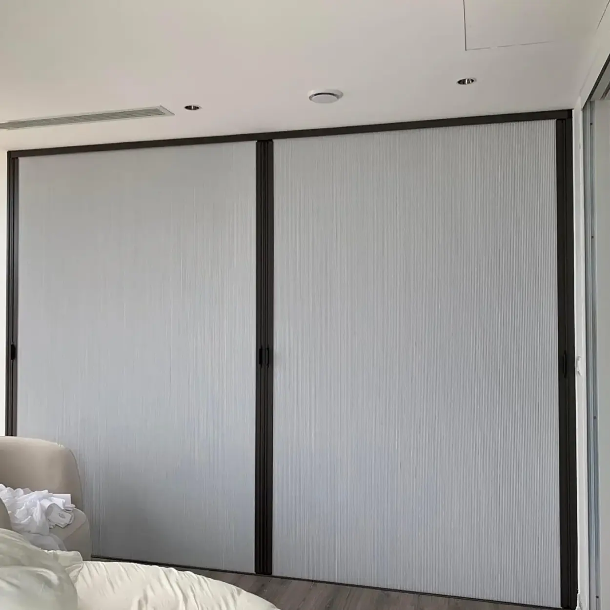 Çamardı bebek odası — honeycomb blackout, deliksiz montaj, tam karartma ve ısı yalıtımı